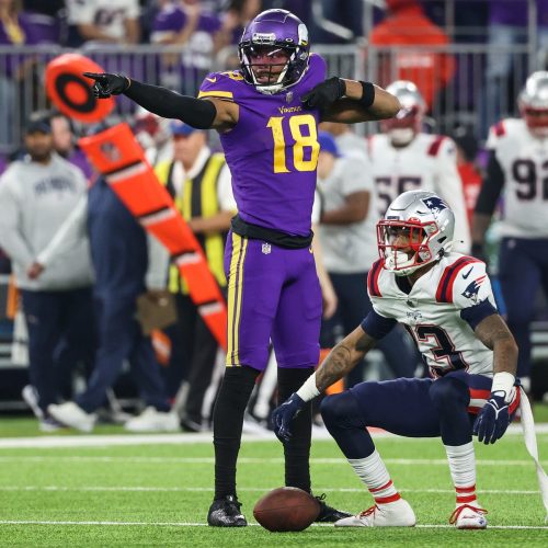 Vikings Favored Over Giants in NFL Season Opener: Oddsmakers predict a close matchup as Minnesota set as road favorites by 1.5 points