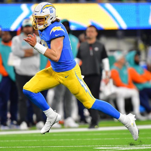 Raiders Travel to Los Angeles for Key AFC West Showdown Against Chargers