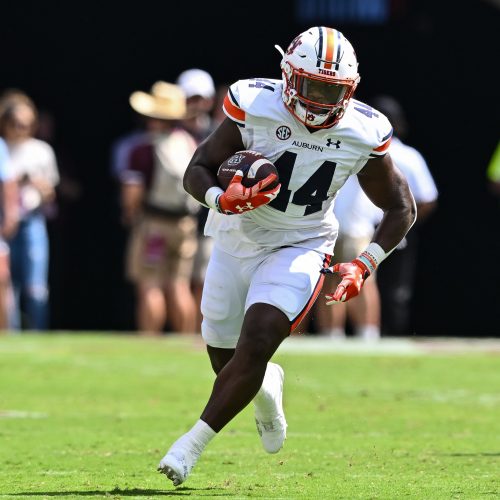 

Georgia Bulldogs Look to Extend 21-Game Winning Streak Against Auburn Tigers in SEC Rivalry Match