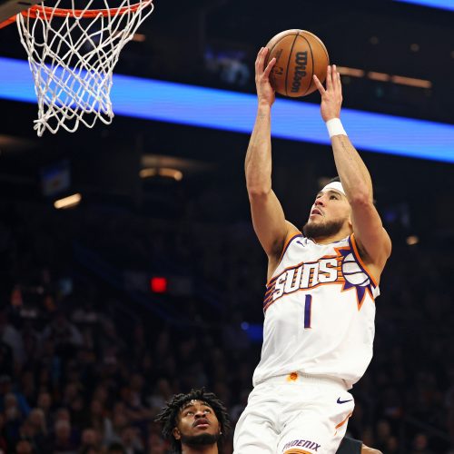 Knicks favored by 5 points in highly anticipated matchup against Suns