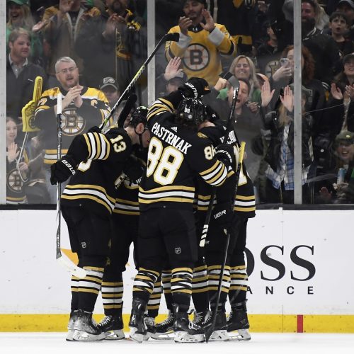 Boston Bruins Favored Over Toronto Maple Leafs in Eastern Conference Showdown