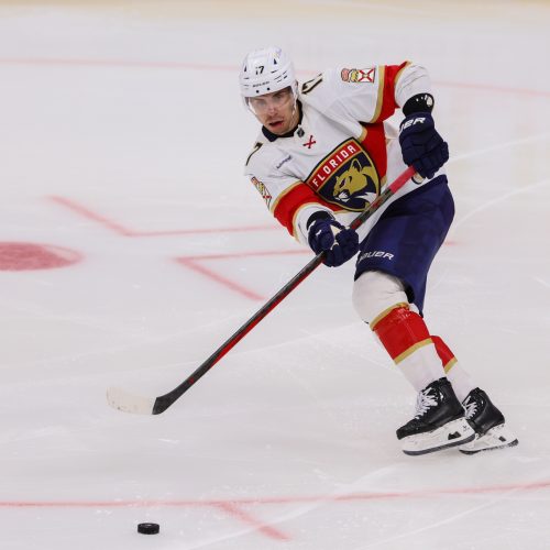 Florida Panthers Favored to Prevail Against New York Islanders in Crucial Matchup at Amerant Bank Arena