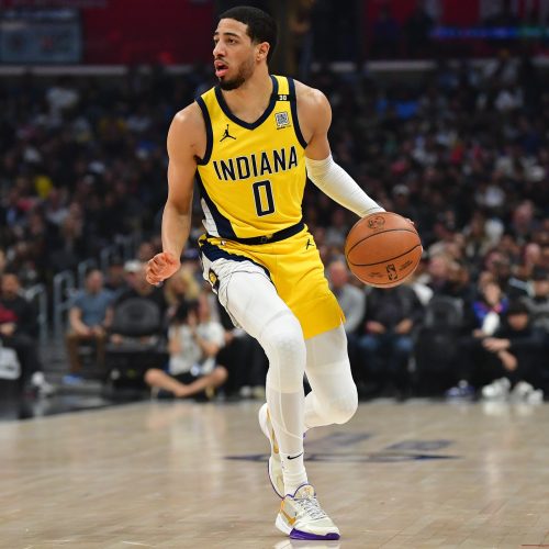 Lakers set to face Pacers in a crucial playoff positioning matchup, injury concerns for key players looming