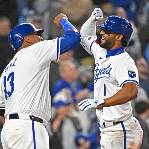 Kansas City Royals Favored to Win Against Defending Champion Texas Rangers in Highly Anticipated Game at Kauffman Stadium
