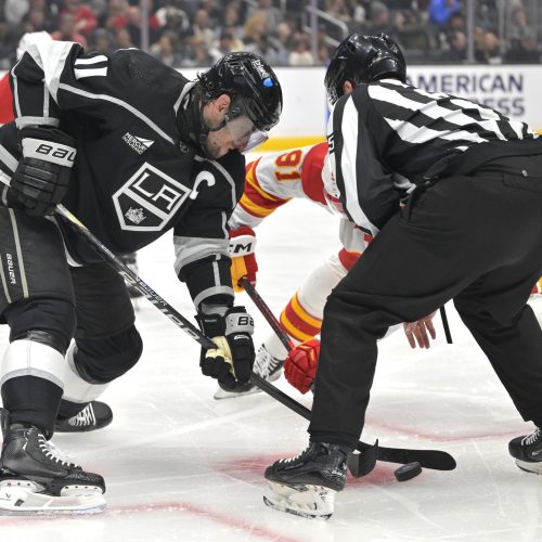 Los Angeles Kings Poised to Secure Victory against Struggling Chicago Blackhawks in Final Regular Season Matchup