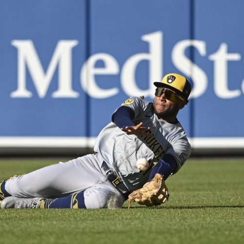 Milwaukee Brewers Favored to Dominate San Diego Padres in Upcoming Series Opener