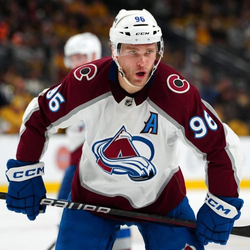 Colorado Avalanche Dominates Winnipeg Jets in Playoff Series, Leading 2-1 with Strong Offensive Performance