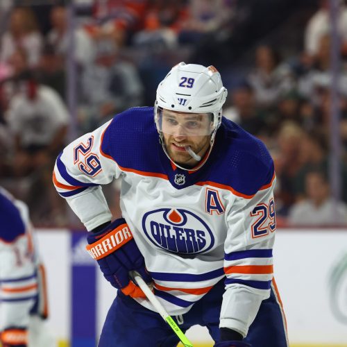 Edmonton Oilers Expected to Dominate Los Angeles Kings in Playoff Matchup, Favored to Win Home Opener