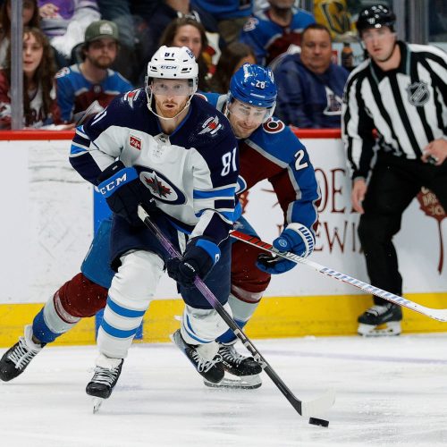 Colorado Avalanche Dominates Winnipeg Jets in Playoff Series, Leading 2-1 with Strong Offensive Performance