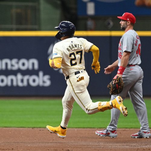 Milwaukee Brewers Favored Over Struggling St. Louis Cardinals in NL Central Showdown at Busch Stadium