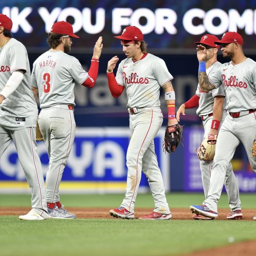 Philadelphia Phillies Favored Over New York Mets in Clash of Contrasting Standings