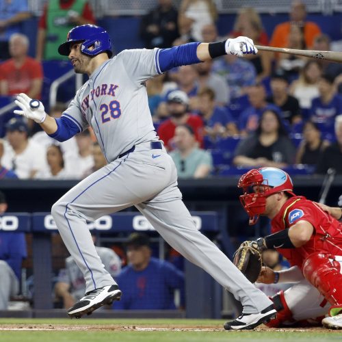 Mets Favored to Win Middle Game Against Padres in Big Apple Showdown