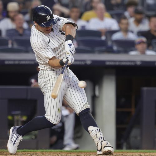 New York Yankees Favored to Win Middle Game Against Atlanta Braves in Interleague Series