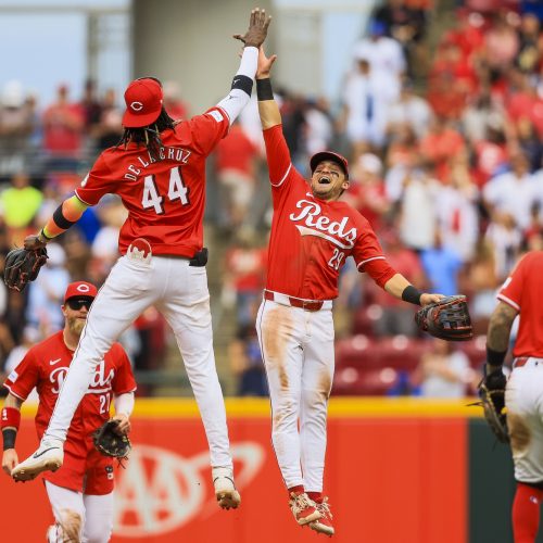 Red-Hot Cincinnati Reds Poised to Extend Winning Streak Against Chicago Cubs