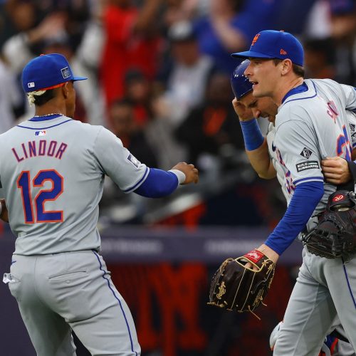 Mets Favored to Win Against Marlins in Upcoming Game: Betting Odds and Key Players to Watch