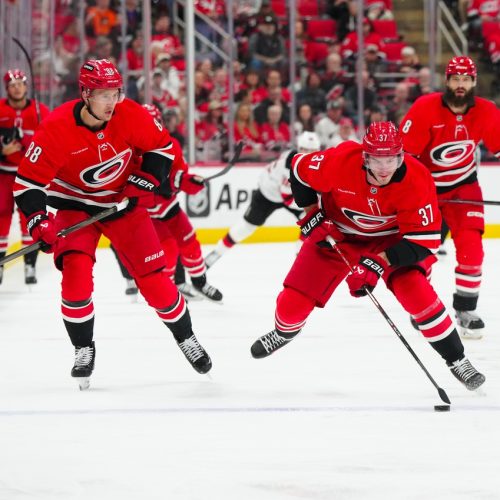 Hurricanes Expected to Dominate Bruins in Thursday Night Matchup, Betting Favoring Carolina at -165