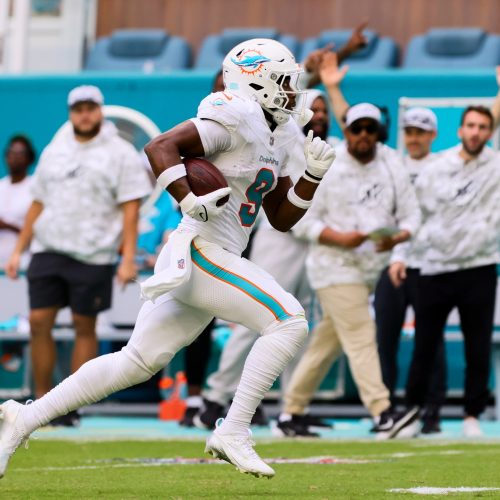 Dolphins Favored Over Patriots in Crucial AFC East Matchup, Maye's Skills Pose Challenge