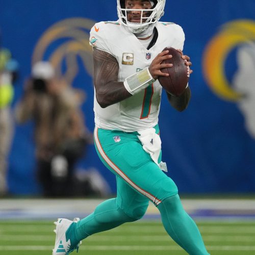 Dolphins Look to Dominate Struggling Raiders in Sunday Matchup