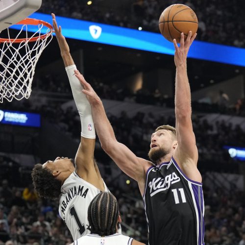 Sacramento Kings Favored to Defeat Fatigued Phoenix Suns in Western Conference Showdown