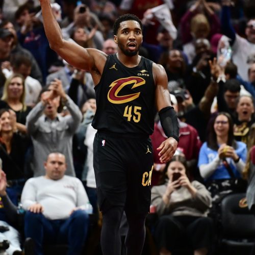 Cleveland Cavaliers to Face Charlotte Hornets in Eastern Conference Showdown: Cavaliers Look to Extend Historic Win Streak